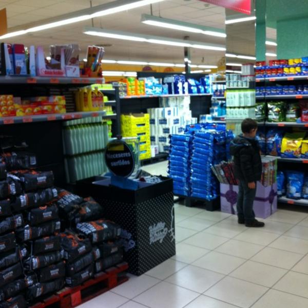 Photo taken at Mercadona by Pablo P. on 2/18/2012-西班牙坎塔布里亚托列拿维加毕尔巴鄂大道327 Photo taken at Mercadona by Pablo P. on 2/18/2012