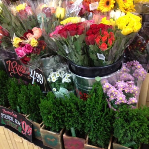 Photo taken at Trader Joe's by Laura on 11/29/2012-美国新泽西州什鲁斯伯里宽广街1031 Photo taken at Trader Joe's by Laura on 11/29/2012