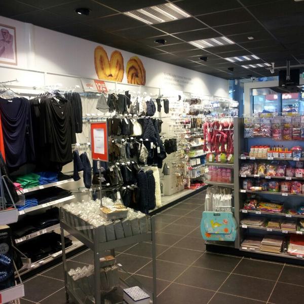 Photo taken at HEMA by Dolly d. on 2/20/2013