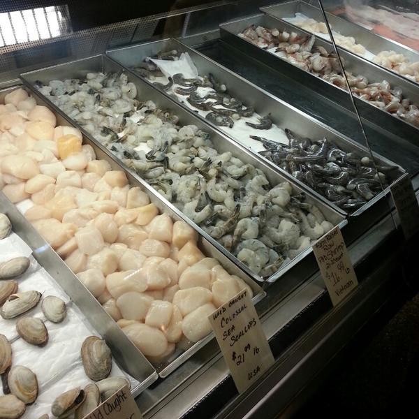 Photo taken at Wegmans by Will W. on 4/21/2013-美国新泽西州伍德布里奇木桥中心15 Photo taken at Wegmans by Will W. on 4/21/2013