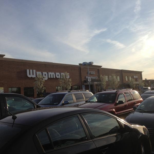Photo taken at Wegmans by Adrian-美国新泽西州伍德布里奇木桥中心15 Photo taken at Wegmans by Adrian