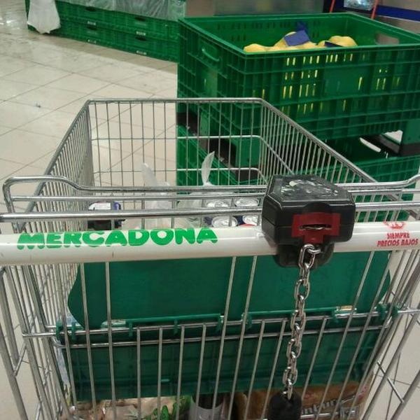 Photo taken at Mercadona by Rocío M. on 4/20/2012