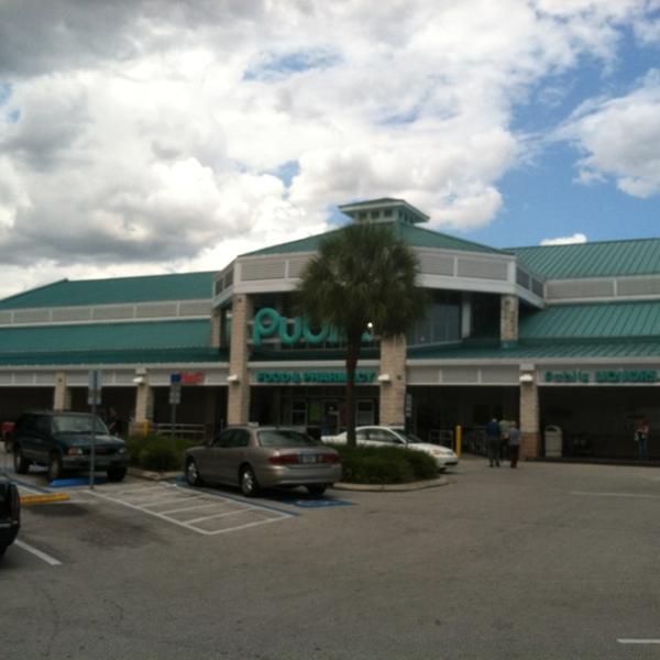 Photo taken at Publix by Era A. on 7/9/2012