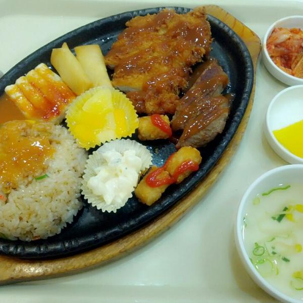 Photo taken at 롯데마트 (LOTTE Mart) by Lucas L. on 12/24/2013-首尔九老区482乐天超市 Photo taken at 롯데마트 (LOTTE Mart) by Lucas L. on 12/24/2013