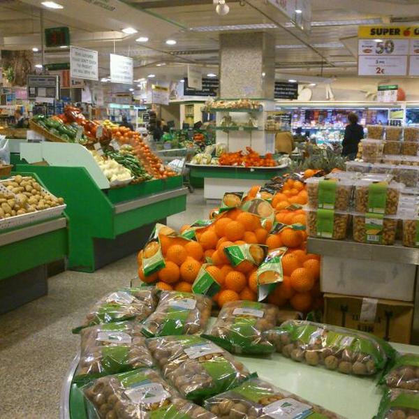 Photo taken at El Corte Inglés by Clara R. on 3/21/2012-西班牙安达鲁西亚塞维利亚蒙托托路122-128 Photo taken at El Corte Inglés by Clara R. on 3/21/2012