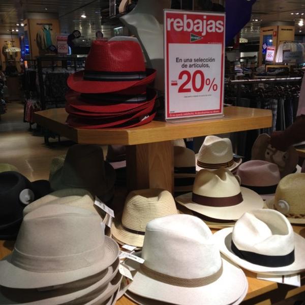 Photo taken at El Corte Inglés by Pauli on 8/31/2012-西班牙安达鲁西亚塞维利亚蒙托托路122-128 Photo taken at El Corte Inglés by Pauli on 8/31/2012