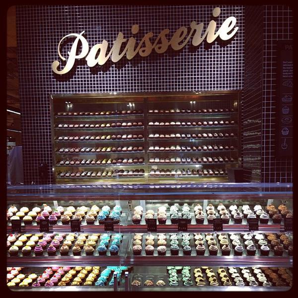 Photo taken at Loblaws by Rannie T. on 11/25/2012-加拿大多伦多卡尔顿街60 Photo taken at Loblaws by Rannie T. on 11/25/2012