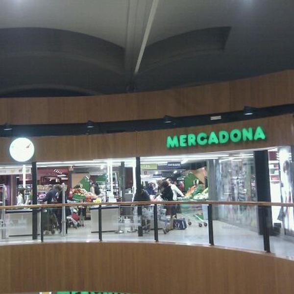 Photo taken at Mercadona by Bárbara A. on 4/14/2012