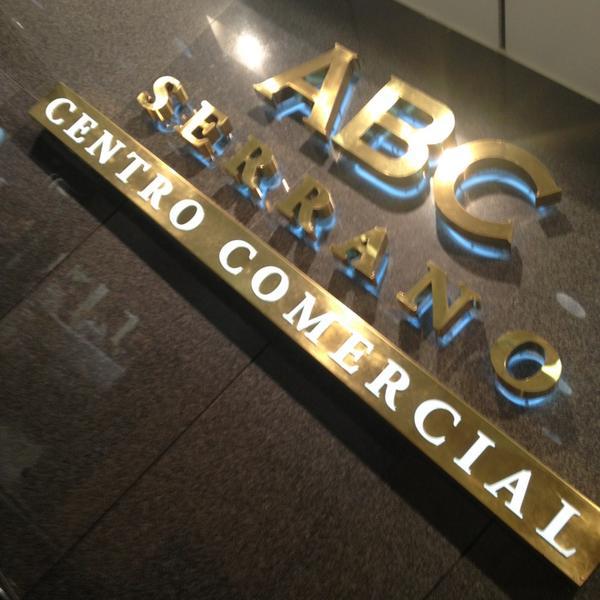 Photo taken at Mercadona by Leo H. Cuevas on 3/27/2013