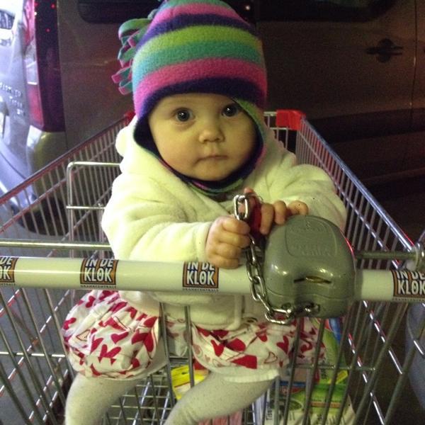 Photo taken at Proxy Delhaize by Lootje 