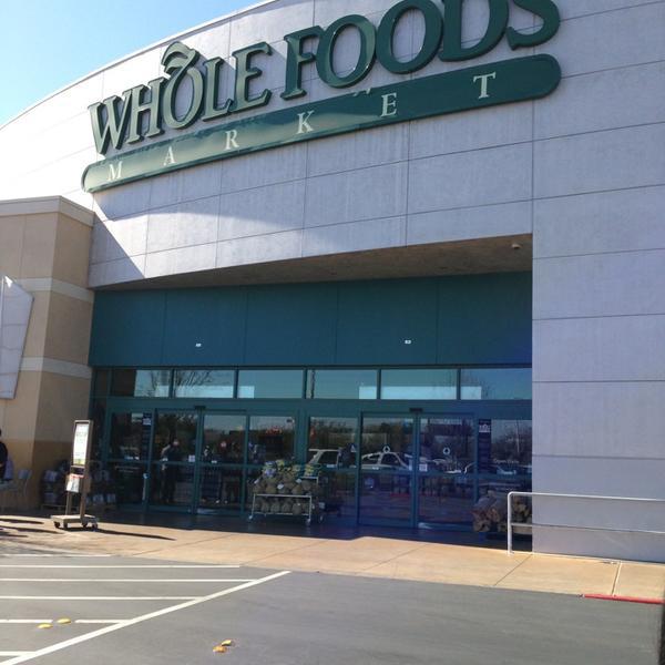 Photo taken at Whole Foods Market by Miranee on 2/17/2013-内华达州拉斯维加斯拉斯维加斯大道S(在城市广场)6689 Photo taken at Whole Foods Market by Miranee on 2/17/2013