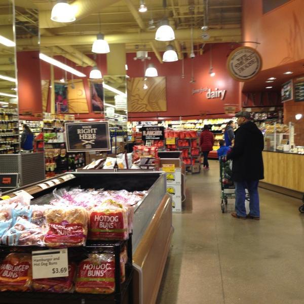 Photo taken at Whole Foods Market by Trim K. on 2/18/2013-美国伊利诺斯州芝加哥科技教育107运河南街1101 Photo taken at Whole Foods Market by Trim K. on 2/18/2013