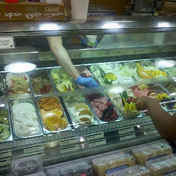 Photo taken at Whole Foods Market by Je Tuan L. on 6/10/2012-美国伊利诺斯州芝加哥科技教育107运河南街1101 Photo taken at Whole Foods Market by Je Tuan L. on 6/10/2012