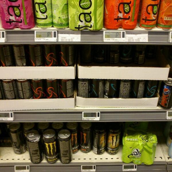 Photo taken at Proxy Delhaize by Thibault M. on 10/13/2012