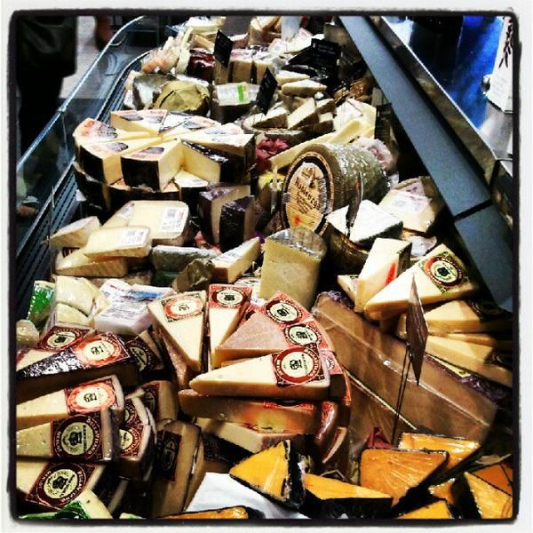 Photo taken at Longo's by Jenny-Lee L. on 9/7/2012-加拿大多伦多莱尔德街道93 Photo taken at Longo's by Jenny-Lee L. on 9/7/2012