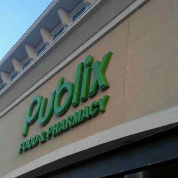 Photo taken at Publix by Déyshon D. on 3/27/2012