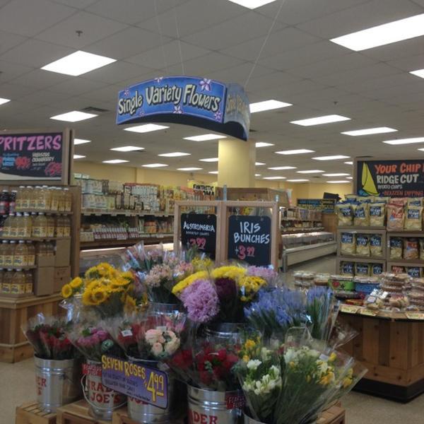 Photo taken at Trader Joe's by Yxes -亚利桑那 格兰岱尔0西钟路772(第75大街) Photo taken at Trader Joe's by Yxes