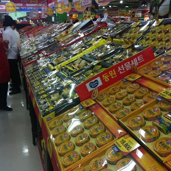 Photo taken at 홈플러스 (Home plus) by KJ on 9/27/2012-京畿道安养市东安区162 Photo taken at 홈플러스 (Home plus) by KJ on 9/27/2012