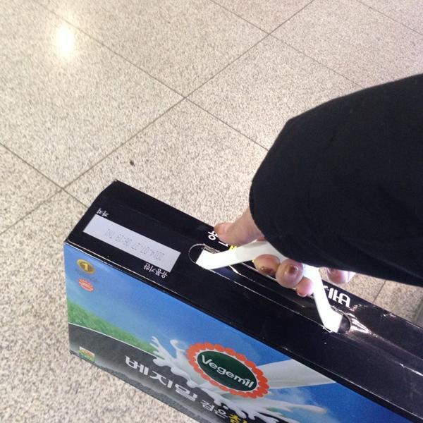 Photo taken at 롯데마트 (Lotte Mart) by Mi hyun W. on 2/11/2014