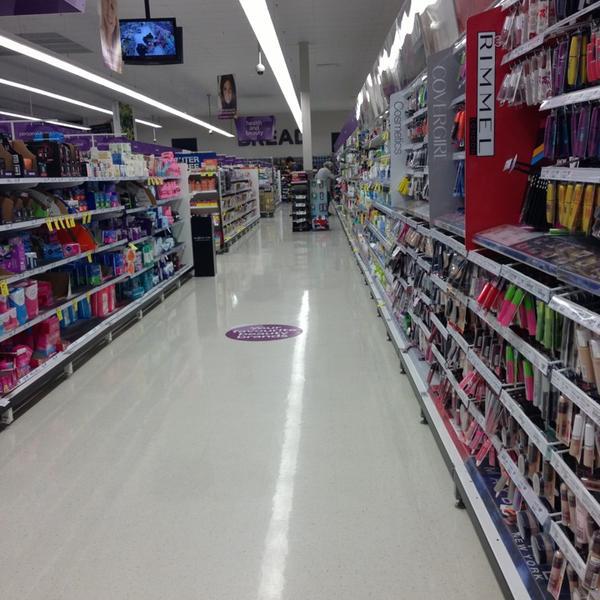 Photo taken at Woolworths by Susan on 5/20/2013-澳大利亚新南威尔士州悉尼安克利夫圣78-96 Photo taken at Woolworths by Susan on 5/20/2013