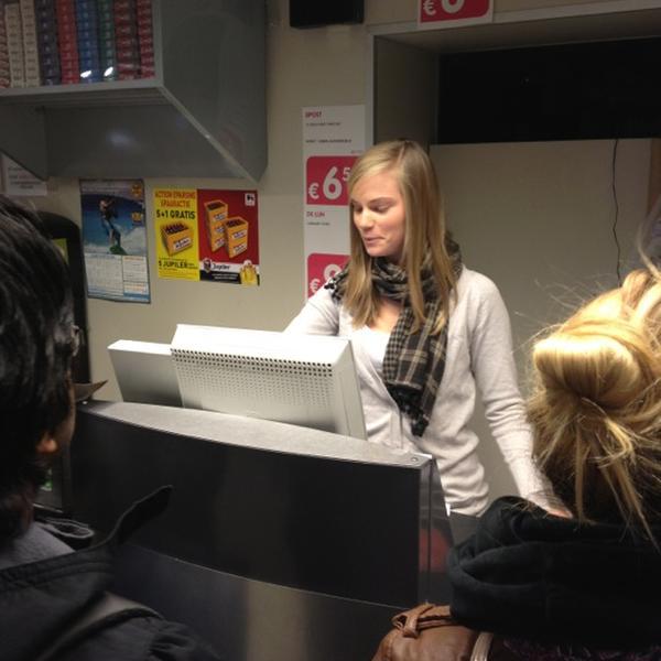 Photo taken at Proxy Delhaize by Annelore 