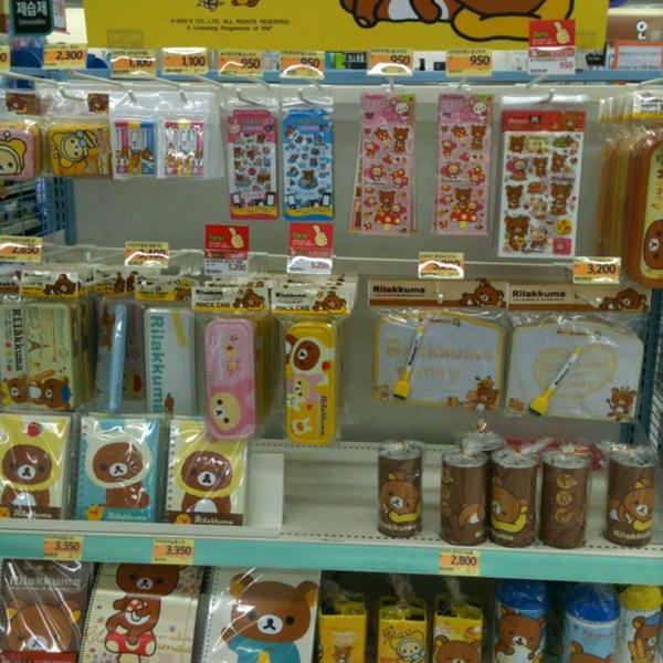 Photo taken at 롯데마트 (Lotte Mart) by Paul I. on 2/24/2012