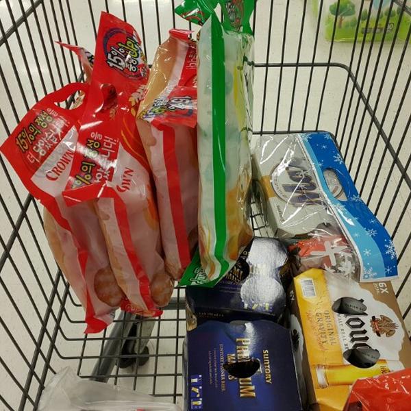 Photo taken at 홈플러스 / Home Plus by Inyoung S. on 4/19/2015