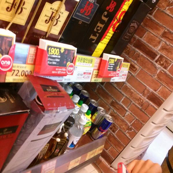 Photo taken at 롯데마트 (Lotte Mart) by Sungco J. on 3/20/2013