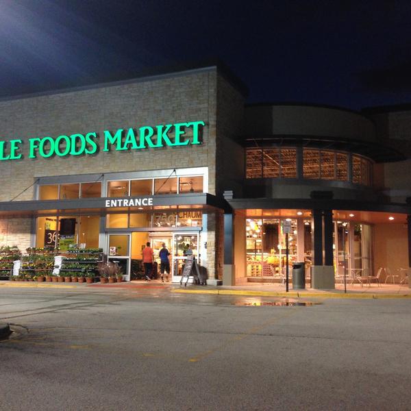 Photo taken at Whole Foods Market by DanielleJMe on 5/2/2013-伊利诺州埃尔金市绍姆堡镇马丁格尔路750号 Photo taken at Whole Foods Market by DanielleJMe on 5/2/2013