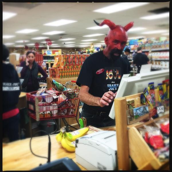 Photo taken at Trader Joe's by Arriman on 11/1/2014-加利福尼亚州谢尔曼奥克斯黑泽汀大道滨江路14119号 Photo taken at Trader Joe's by Arriman on 11/1/2014