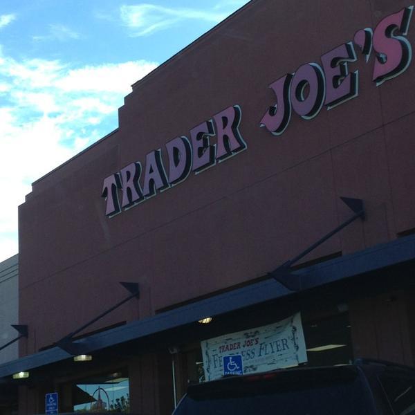 Photo taken at Trader Joe's by Cindy Y. on 8/25/2013-加尼福尼亚山景城阵雨街道590(在莱瑟姆街) Photo taken at Trader Joe's by Cindy Y. on 8/25/2013