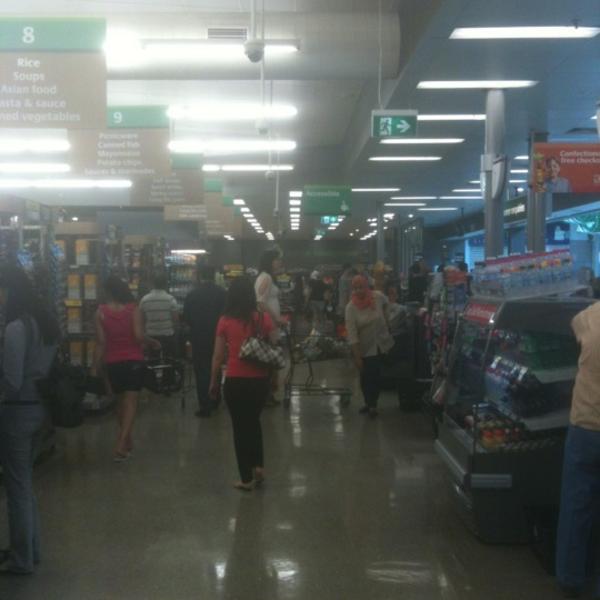 Photo taken at Woolworths by Diesse on 10/23/2011