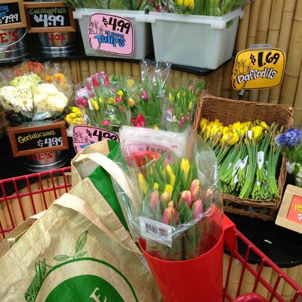 Photo taken at Trader Joe's by Carrie N. on 2/26/2013-密苏里德佩雷斯曼彻斯特路13343(在 Van Reek路) Photo taken at Trader Joe's by Carrie N. on 2/26/2013