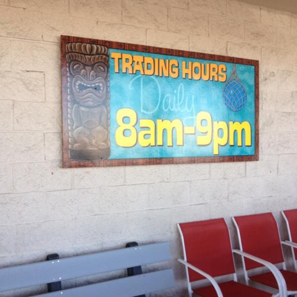 Photo taken at Trader Joe's by 松元宏 on 2/24/2012-内华达州拉斯维加斯市迪凯特大道2101号 Photo taken at Trader Joe's by 松元宏 on 2/24/2012