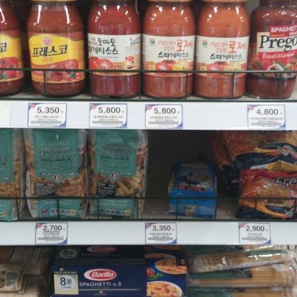 Photo taken at 홈플러스 익스프레스 (Home plus express) by Hanbee K. on 6/28/2014