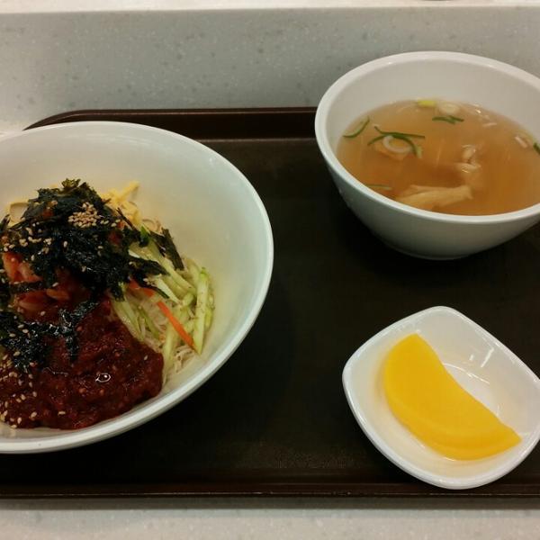 Photo taken at 이마트 (e-mart) by Pung Yeon C. on 12/23/2013-京畿道高阳市西区798易买得超市 Photo taken at 이마트 (e-mart) by Pung Yeon C. on 12/23/2013