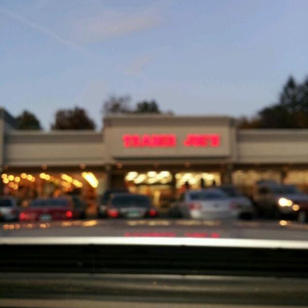 Photo taken at Trader Joe's by RetailGoddesses on 11/2/2011-美国康涅狄格州费尔菲尔德布莱克岩2258 Photo taken at Trader Joe's by RetailGoddesses on 11/2/2011