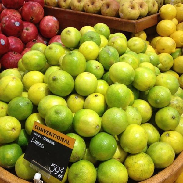 Photo taken at Whole Foods Market by JohnChase N. on 12/14/2012-佛罗里达州劳德代尔堡联邦高速路2000号(在第19大街和21大街之间) Photo taken at Whole Foods Market by JohnChase N. on 12/14/2012