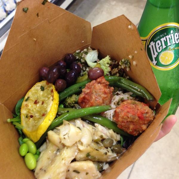 Photo taken at Whole Foods Market by D S. on 6/26/2013-佛罗里达州劳德代尔堡联邦高速路2000号(在第19大街和21大街之间) Photo taken at Whole Foods Market by D S. on 6/26/2013