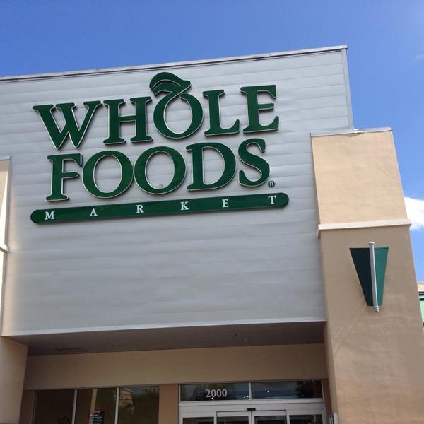 Photo taken at Whole Foods Market by Gilson M. on 10/20/2013-佛罗里达州劳德代尔堡联邦高速路2000号(在第19大街和21大街之间) Photo taken at Whole Foods Market by Gilson M. on 10/20/2013