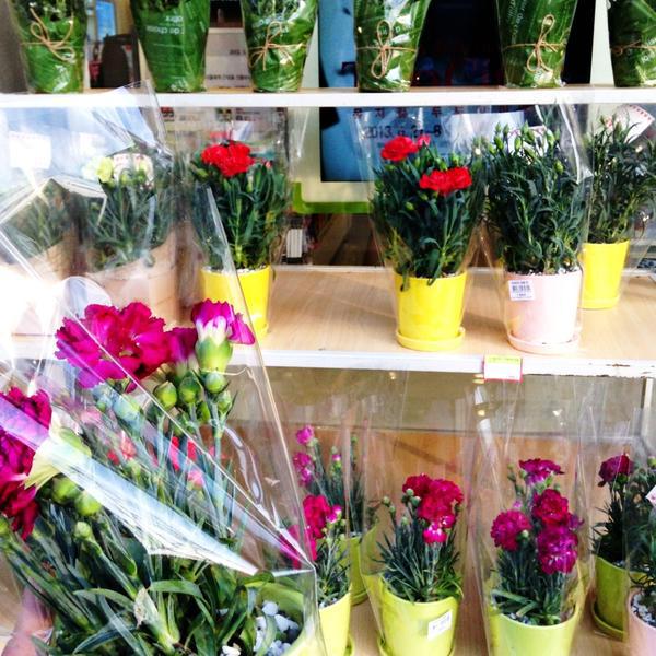 Photo taken at OLIVE YOUNG by 신기원 on 5/8/2013