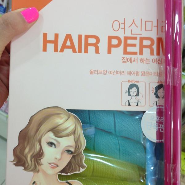 Photo taken at OLIVE YOUNG by 살찐고양이 미. on 8/10/2013