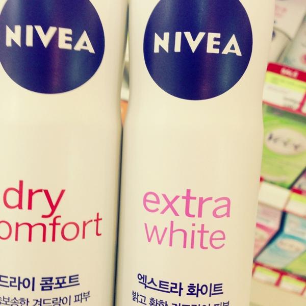 Photo taken at OLIVE YOUNG by 살찐고양이 미. on 6/10/2013