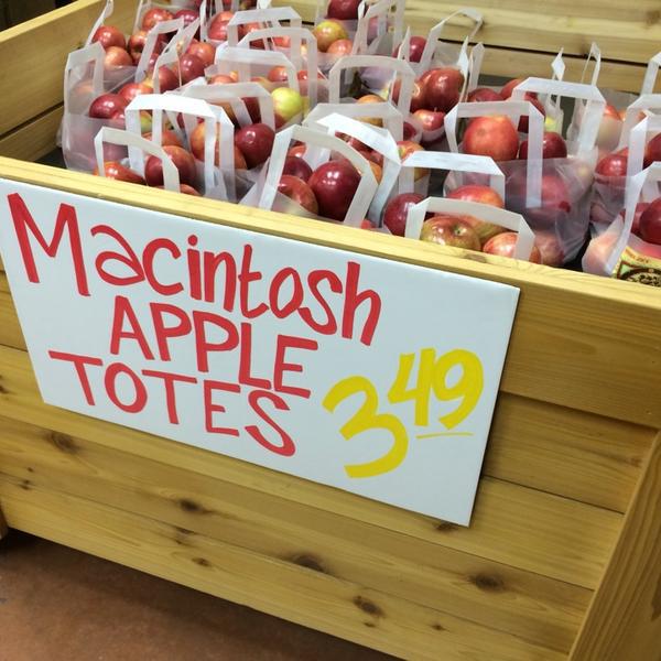 Photo taken at Trader Joe's by Kassim R. on 11/18/2013-美国路易斯安那州巴吞鲁日帕金斯路3535 Photo taken at Trader Joe's by Kassim R. on 11/18/2013