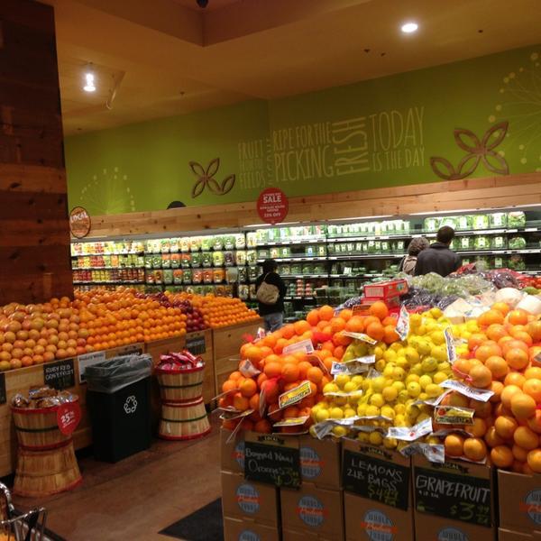 Photo taken at Whole Foods Market by Nina1884 on 1/26/2013-美国加利福尼亚州洛杉矶费尔法克斯大道6350 Photo taken at Whole Foods Market by Nina1884 on 1/26/2013
