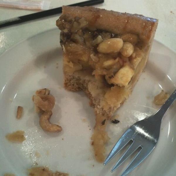 Photo taken at Hema by Silvana H. on 10/22/2011-荷兰南荷兰省弗拉尔丁恩韦尔广场132C Photo taken at Hema by Silvana H. on 10/22/2011