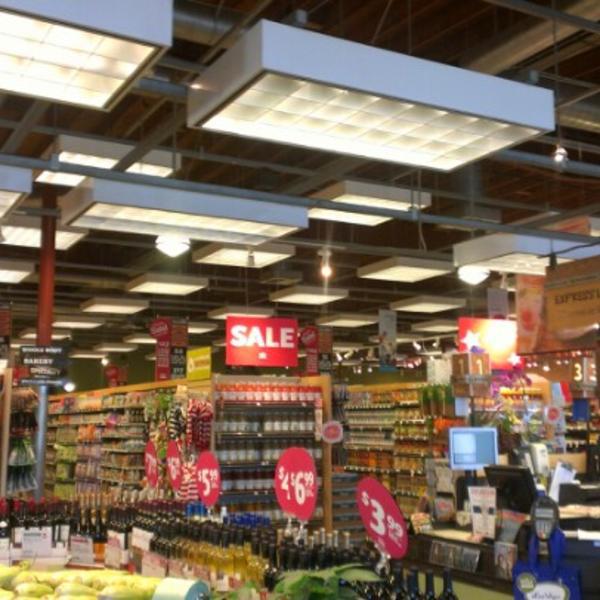 Photo taken at Whole Foods Market by FreshFoodLA: W. on 6/30/2012-加尼福尼亚西好莱坞圣莫尼卡大道7871(在北费尔法克斯大道) Photo taken at Whole Foods Market by FreshFoodLA: W. on 6/30/2012