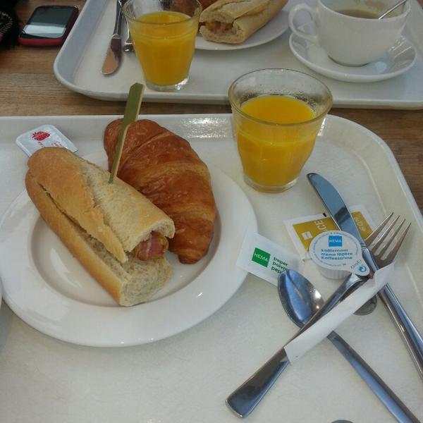 Photo taken at HEMA by Angela P. on 4/17/2013-荷兰格罗宁根赫尔街64号 Photo taken at HEMA by Angela P. on 4/17/2013