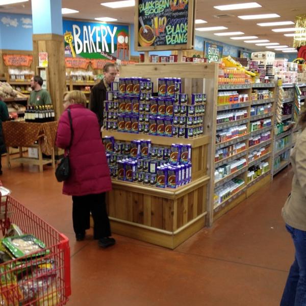 Photo taken at Trader Joe's by Thomas L. on 2/25/2012-伊利诺州拉格兰奇市奥格登大道拉格兰奇路北25号 Photo taken at Trader Joe's by Thomas L. on 2/25/2012