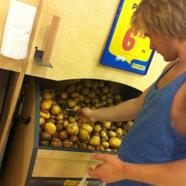 Photo taken at City Gross Bromma by Tammie K. on 7/11/2012-瑞典斯德哥尔摩Bryggerivägen 10号 Photo taken at City Gross Bromma by Tammie K. on 7/11/2012